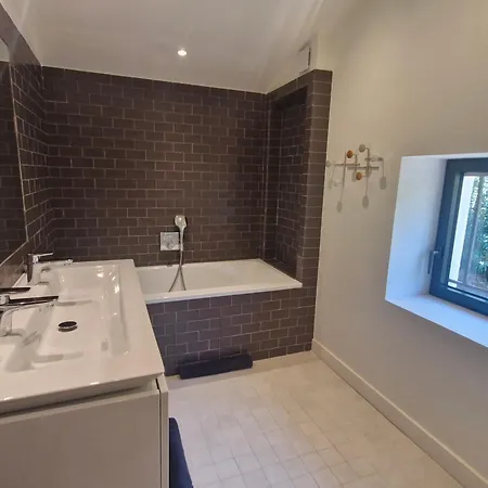 8 Pièces Avec Piscine Privée Et Vue à - Fr-1-780-11 *
